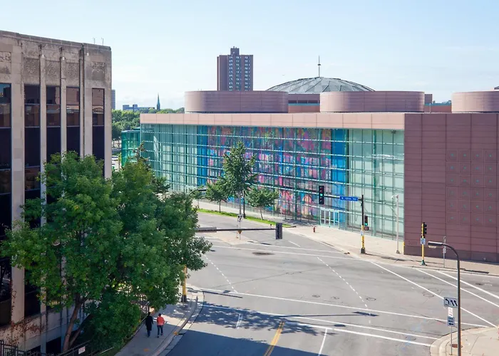 Holiday Inn Express Hotel & Suites Minneapolis-Downtown Convention Center By Ihg