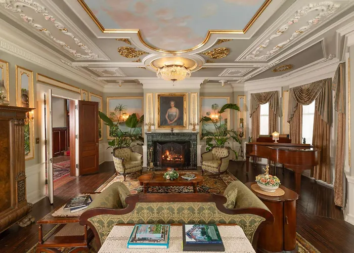 300 Clifton Bed & Breakfast Minneapolis